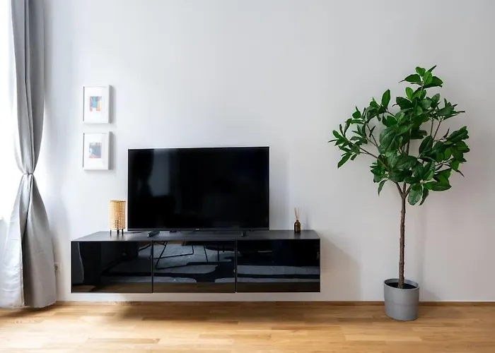 Pristine 1br Suite, Quick To By Hm Апартаменти *