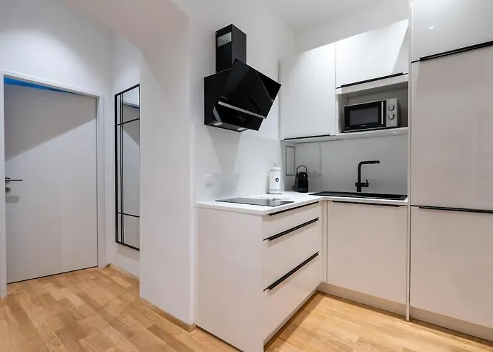 Pristine 1br Suite, Quick To By Hm Відень